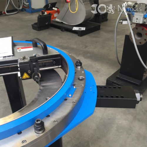 FF2400 OD - портативный токарный станок с внешним креплением для обработки фланцев